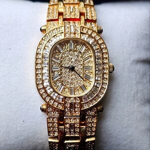 Geneve Elegant Gold Women's Watch with Crystal Detailing